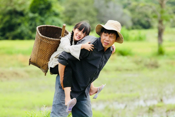 Đừng làm mẹ cáu và Mẹ rơm hấp dẫn vì trẻ nhỏ đáng yêu - Ảnh 1.