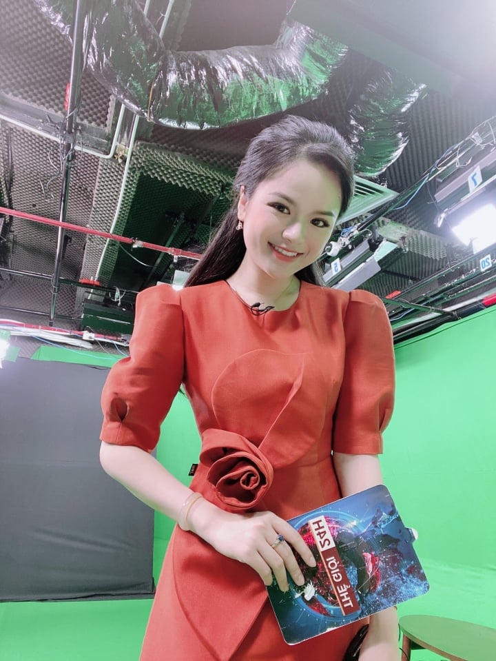 MC của VTV: Tôi hoang mang khi bị chê về diễn xuất trong 'Cuộc đời vẫn đẹp sao' - 4